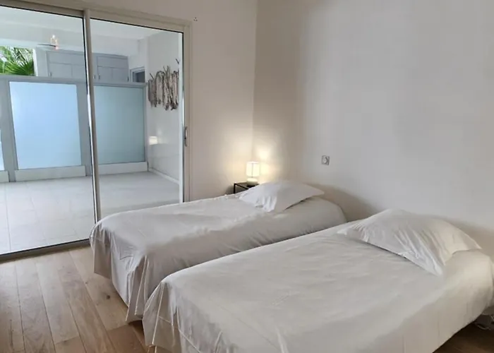 Апартаменты Calvi, Coeur De Ville, A 300 M